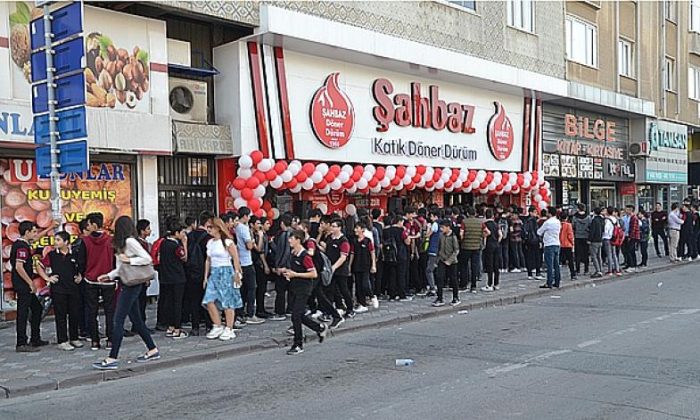 Gebze’de Bedava Döner İzdihamı