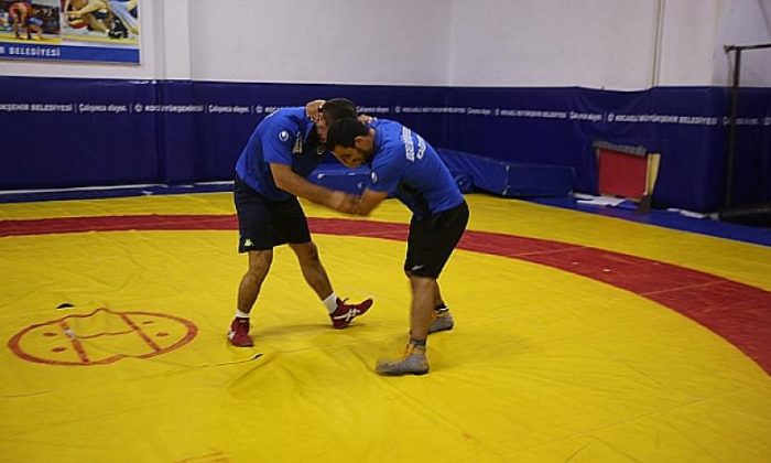Kağıtspor’da Güreşin Yeni Yıldızı