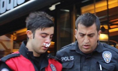Kimlik kontrolü yapan polise yumruklu saldırı