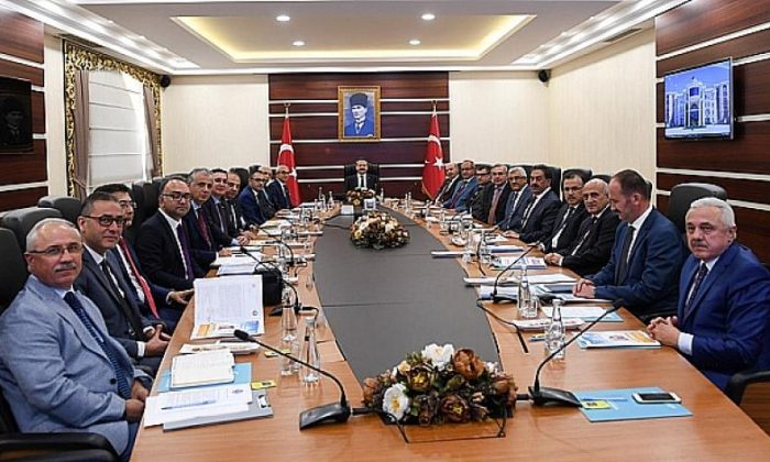 Vali ve kaymakamlar değerlendirme için toplandı