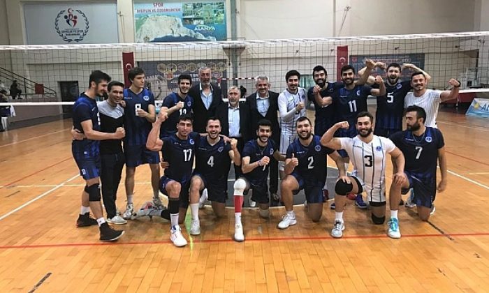 Voleybolcular set vermeden kazandı