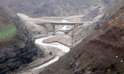 Su çekildi köprüler göründü