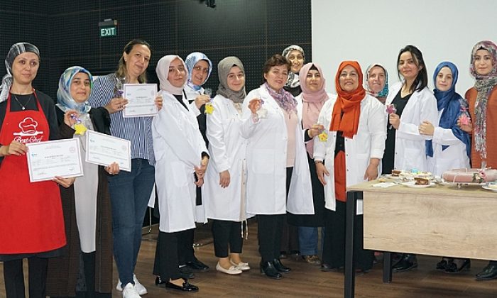 Çayırovalı kursiyerler belgelerini aldı