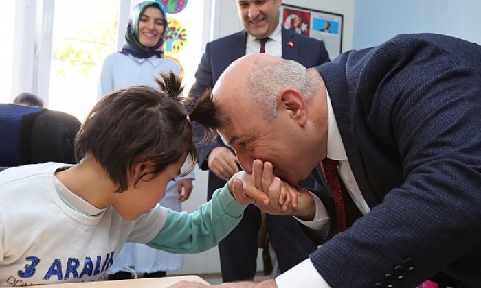Başkan Bıyık Darıca’da özel çocukları yanında