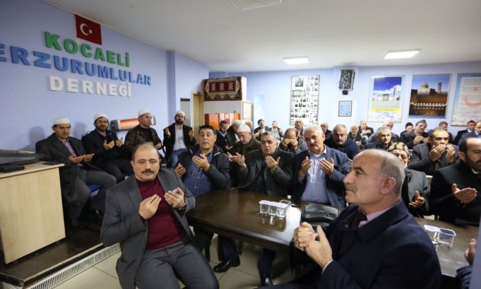 Derince’de Dualar Şehitler için
