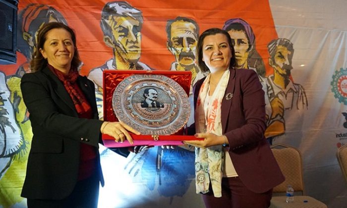 İşçilerden Hürriyet’e ‘Emek Ödülü’