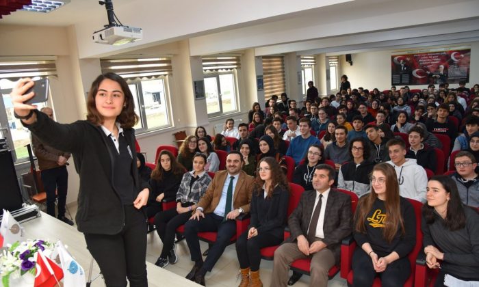 Özlü, “Gençler Türkiye’nin umudu”