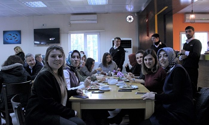 Beyaz Kalpli öğrencilerin “iyilik tatlısı” yüzleri gülümsetti
