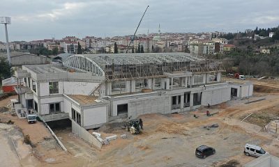 Darıca’nın dev spor salonunda çelik çatı tamamlanıyor