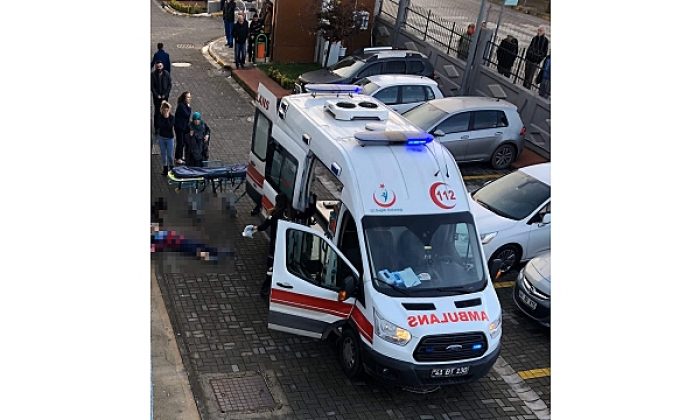 Gülden öğretmen, balkondan atlayıp, yaşamına son verdi