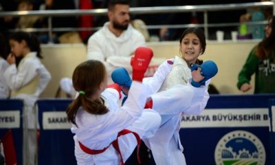 Karateciler 12 madalya ile döndü