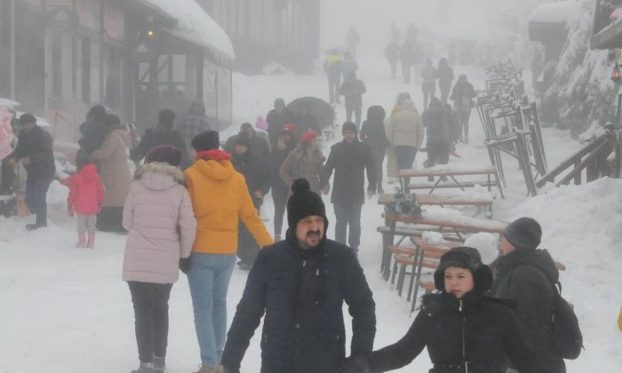 Kartepe kayak merkezi ziyaretçilerin akınına uğradı