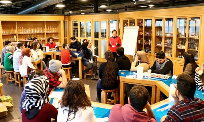Öğretmen adaylarına ‘Bilim Merkezi Eğitimi’