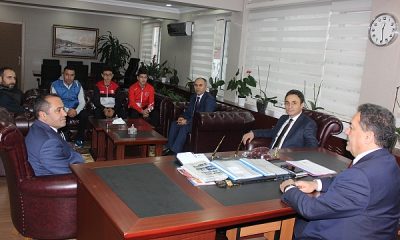 Şampiyon öğrenciler Kaymakam Güler’i ziyaret etti