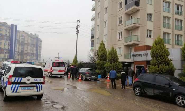 Sokak ortasında kafasına sıktı!