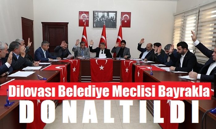 Dilovası Meclis Salonu Türk bayrakları ile donatıldı
