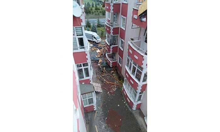 Fırtınanın neden olduğu 15 olaya Büyükşehir’den müdahale