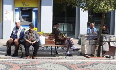 65 yaş kendini sokağa attı