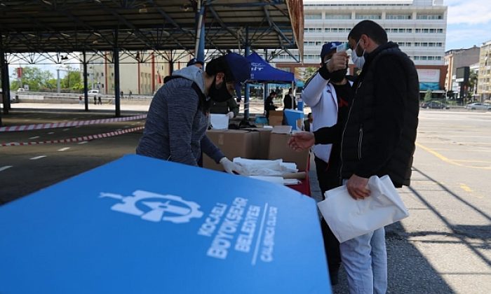 Büyükşehir’den ücretsiz maske ve seccade