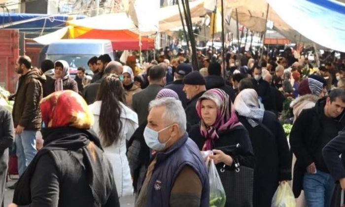 Market ve pazar yerlerine sosyal mesafe uyarısı