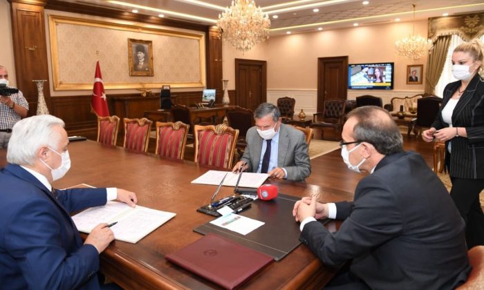 Çolakoğlu 2 okul yaptıracak