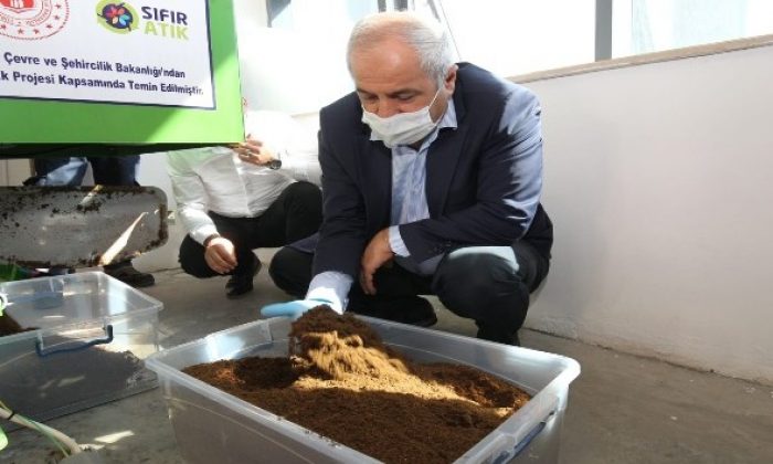 Kocaeli’de sebze-meyve atıkları gübreye dönüşüyor