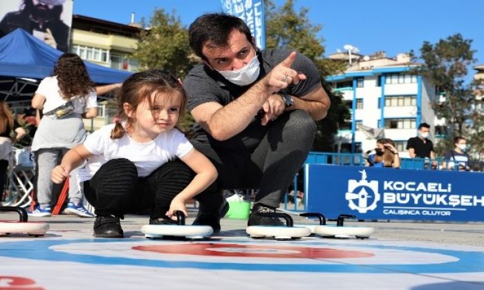 Büyükşehir vatandaşları Floor Curling ile tanıştırdı