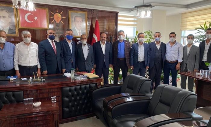 Dilovasının muhtarları ilçedeki siyasi partileri ziyaret etti