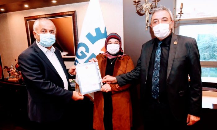 Hürriyet sakinine tapusu Başkan Büyükgöz’den