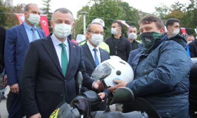 Kasksız sürücülere kask dağıtıldı