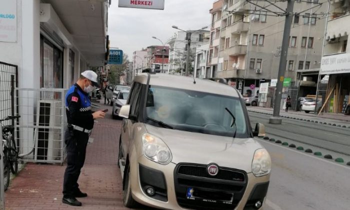 İzmit’te kaldırıma parklanmaya geçit yok!