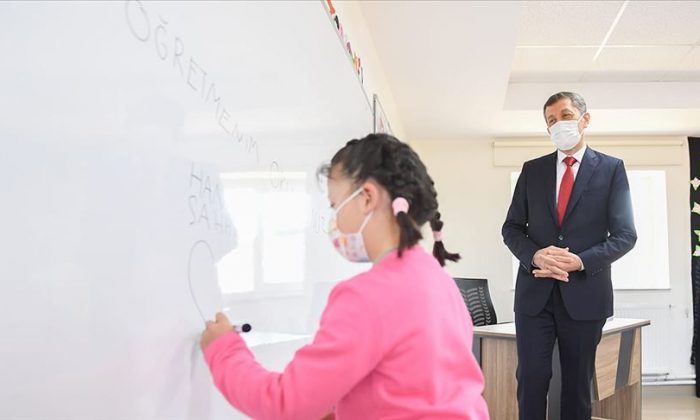 Milli Eğitim Bakanı Selçuk: “Okullar sokaklardan daha güvenli”