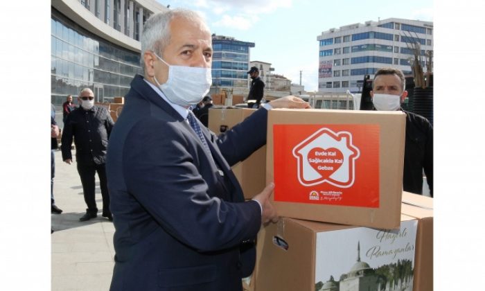 Gebze Belediyesi ihtiyaç sahibinin yanında