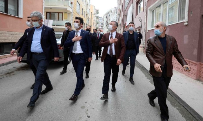 Büyükakın, Karamürsel’de sokak sokak gezdi,  esnafları ziyaret etti