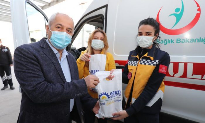 Başkan Büyükgöz’den Gebze’deki Sağlıkçılara 14 Mart Sürprizi!