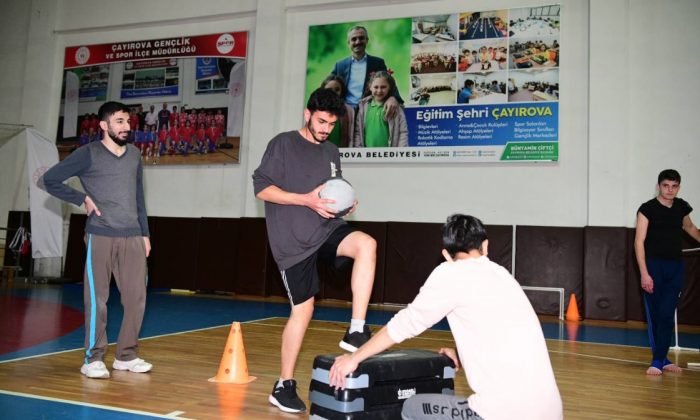Gençler gelecekleri için ter döküyor