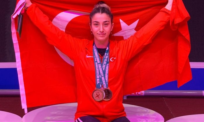Berfin, Moskova’dan bronz ile döndü