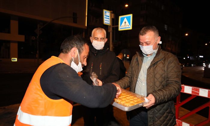 Başkan Büyükakın, ‘’İşçi kardeşimle omuz omuza çalışmaktan gurur duyuyorum’’