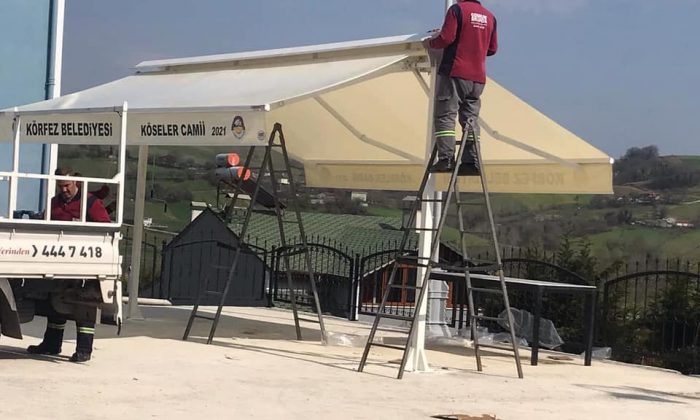 Köseler Camii’nin bahçesine tente