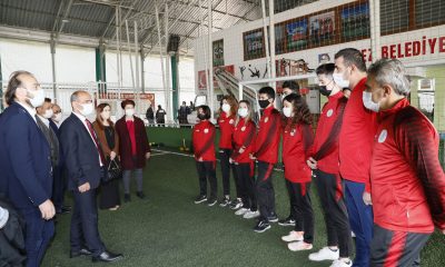 Başkan Söğüt, sporcuları uğurladı