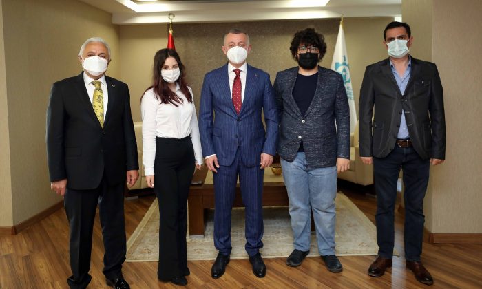 Başkan Büyükakın şampiyon öğrencileri ağırladı