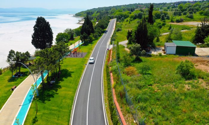 Darıca Sahil Parkı’nda yollar resim tablosu gibi oldu