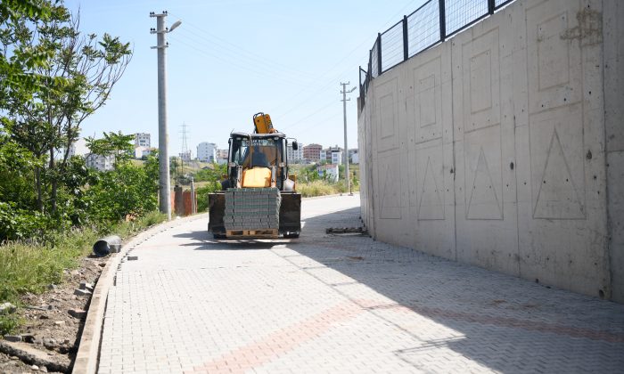 Emek’te parke ve bordür çalışması