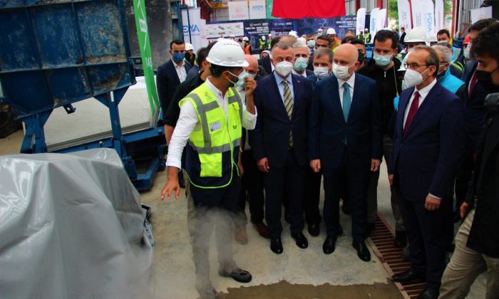 Bakan Karaismailoğlu metro çalışmalarını inceledi