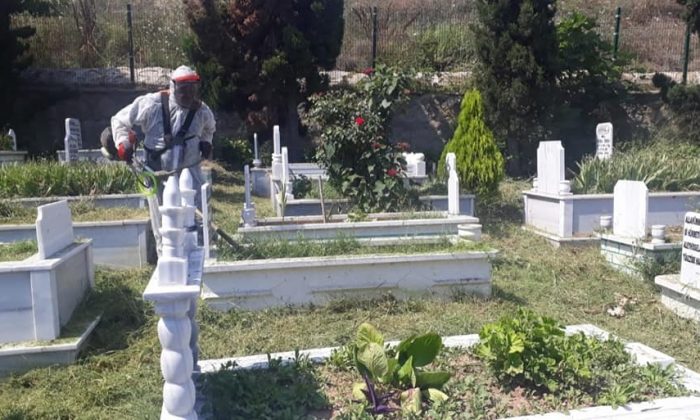Dilovası’nda mezarlıklara bayram temizliği