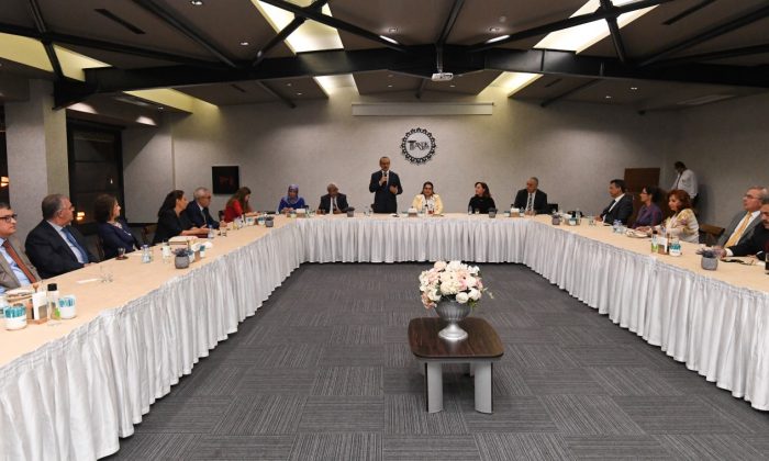 İlimizden Ayrılan İlçe Kaymakamlarına Seddar Yavuz ve Eşinin Ev Sahipliğinde Veda Yemeği Düzenlendi