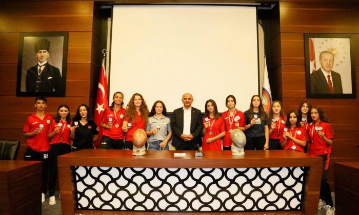 Başkan Söğüt başarılı sporcuları ağırladı