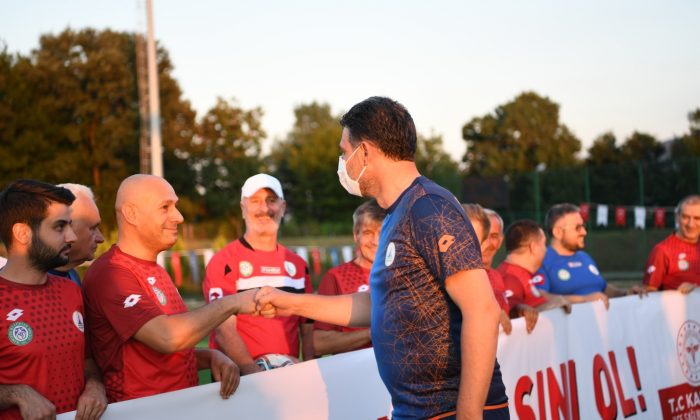 50 yaş üstü “Kartepe Şöhretler Futbol Turnuvası” Karşılaşması Yapıldı