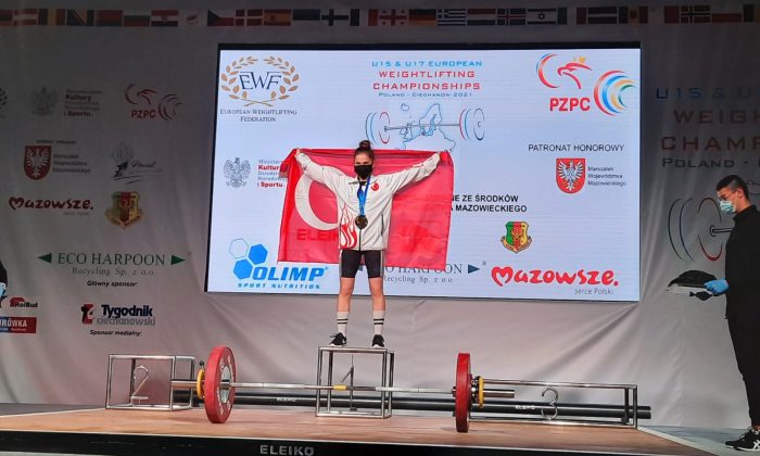 Ceren 57Kg Kaldırarak Avrupa Şampiyonu Oldu
