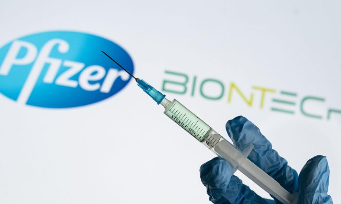Üç doz BioNTech ilk iki doz aşıdan daha çok koruma sağlıyor